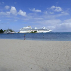 Отель Beach One Bedroom Suite 13 пляж