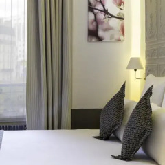 Отель Contact ALIZE MONTMARTRE 3* Улучшенный номер с двуспальной кроватью фото 13