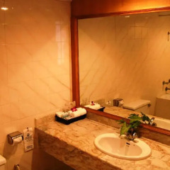 Отель Golden Sand Inn ванная