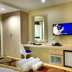 Top High Airport Link Hotel 3* Улучшенный номер с различными типами кроватей