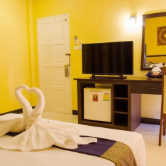 Отель B & L Guesthouse 3* Улучшенный номер с разными типами кроватей фото 22