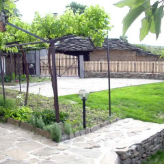 Отель Holiday Home Life Болгария, Боженци - отзывы, цены и фото номеров - забронировать отель Holiday Home Life онлайн с домашними животными