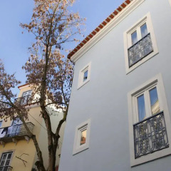 Отель Alfama Yellow House 2* Улучшенные апартаменты с различными типами кроватей фото 18
