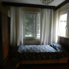 Отель Berk Guesthouse - 'Grandma's House' 3* Стандартный семейный номер с двуспальной кроватью фото 5