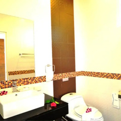 Отель Phuket Jula Place 3* Улучшенный номер с различными типами кроватей фото 14
