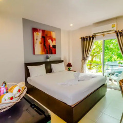 Отель Baan Yuyen Karon Guesthouse 2* Улучшенный номер разные типы кроватей фото 34