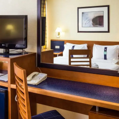 Отель Holiday Inn Lisbon 4* Стандартный номер с различными типами кроватей фото 6