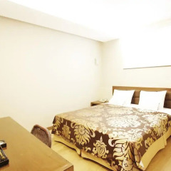 M.BIZ Hotel 2* Стандартный семейный номер с различными типами кроватей