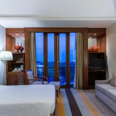 Chatrium Hotel Royal Lake Yangon 5* Номер Делюкс с двуспальной кроватью фото 31