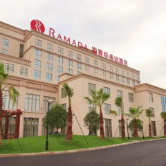 Отель Ramada Shanghai East парковка