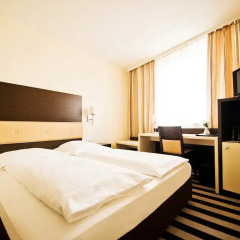 Bristol Hotel Frankfurt 4* Стандартный номер с различными типами кроватей фото 3