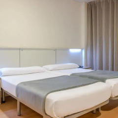 Отель Vertice Roomspace Madrid 3* Улучшенный номер с 2 отдельными кроватями