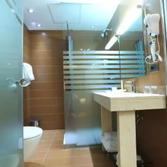 Tirana International Hotel & Conference Centre 4* Номер Делюкс с различными типами кроватей фото 27