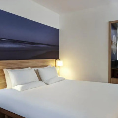 Отель Novotel London Stansted Airport 4* Улучшенный номер с различными типами кроватей фото 3