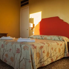 Отель Locanda Ai Santi Apostoli 3* Улучшенный номер с различными типами кроватей фото 11