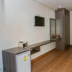 Отель Delicious Residence 2* Улучшенный номер с двуспальной кроватью фото 4