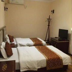 Chengdu Holly Hostel Стандартный номер с 2 отдельными кроватями (общая ванная комната) фото 4