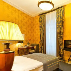Grand Hotel Les Trois Rois 5* Стандартный номер с различными типами кроватей фото 4