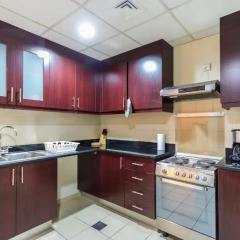 Отель Yanjoon Holiday Homes - JBR Amwaj 4 в номере