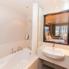 Ashlee Hub Hotel Patong ванная фото 2