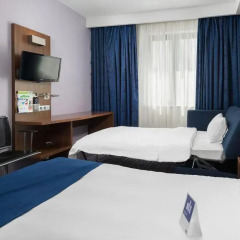 Отель Holiday Inn Express Warsaw Airport 3* Стандартный номер с двуспальной кроватью фото 4