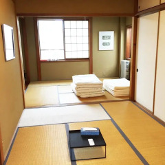 Отель Toolate Guesthouse Toyama Тояма сейф в номере