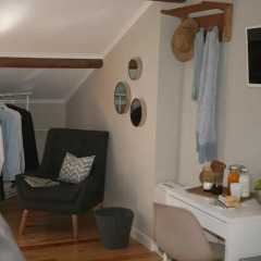 Отель Flores Guest House 4* Улучшенный номер с различными типами кроватей фото 9