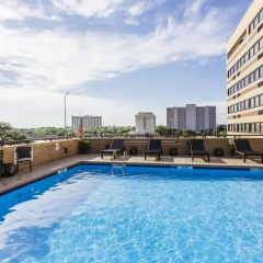 Отель Comfort Inn Downtown Charleston бассейн фото 3