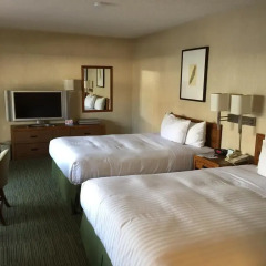 Отель Vagabond Inn Los Angeles at USC 2* Стандартный номер с различными типами кроватей фото 2