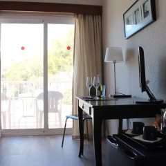 Отель Hostal Jakiton Улучшенный номер с различными типами кроватей фото 3