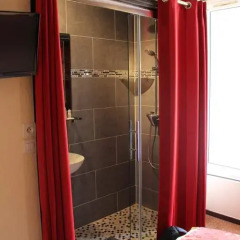 Отель Hôtel des Buttes Chaumont 2* Стандартный номер с различными типами кроватей фото 7