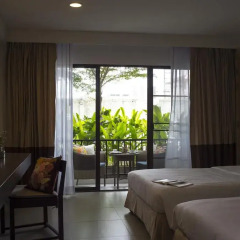Отель Sawaddi Patong Resort & Spa 4* Улучшенный номер с двуспальной кроватью