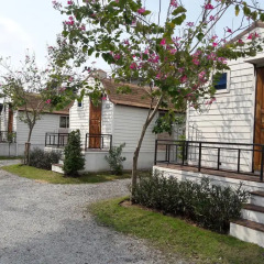 Отель De Coco House Sriracha 3* Бунгало с различными типами кроватей фото 11