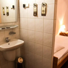 Hotel Mazowiecki Стандартный номер с двуспальной кроватью (общая ванная комната) фото 8