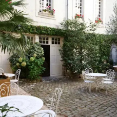 Отель Le Patio & Spa Сомюр