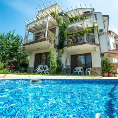 Отель The Poolhouse Болгария, Свети Влас - отзывы, цены и фото номеров - забронировать отель The Poolhouse онлайн бассейн фото 2