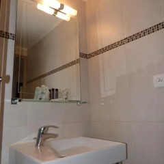 Отель Hôtel Little Regina 2* Стандартный номер с двуспальной кроватью фото 5