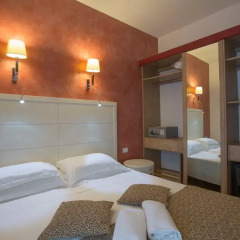 Floris Hotel 3* Улучшенный номер с двуспальной кроватью фото 6