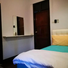 Отель FIRST 1 Boutique House at Sukhumvit 1 сейф в номере