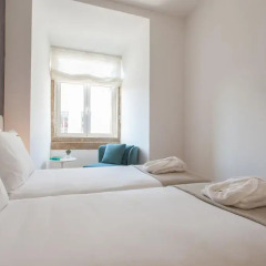 Отель Feels Like Home Rossio Prime Suites 4* Стандартный номер с 2 отдельными кроватями (общая ванная комната) фото 32