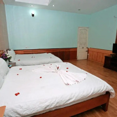 Avi Airport Hotel 2* Стандартный семейный номер с двуспальной кроватью