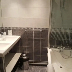 Отель Hôtel Saint Cyr Etoile 3* Улучшенный семейный номер с двуспальной кроватью фото 4