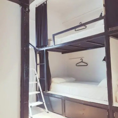 Seek Sleep Hostel Кровать в общем номере