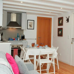 Отель Alfama Yellow House 2* Апартаменты с различными типами кроватей фото 3