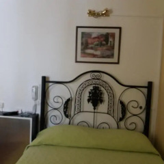Отель Pensao Residencial Flor dos Cavaleiros 2* Стандартный номер с двуспальной кроватью (общая ванная комната) фото 2