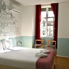 Отель Lisbon Check-In Guesthouse 3* Стандартный номер с двуспальной кроватью (общая ванная комната) фото 4