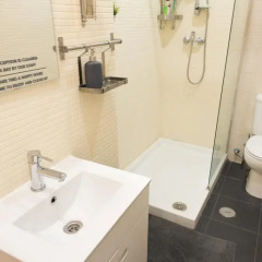 Отель Happy Reception Boutique Hostel Bairro Alto Португалия, Лиссабон - отзывы, цены и фото номеров - забронировать отель Happy Reception Boutique Hostel Bairro Alto онлайн ванная фото 2