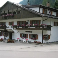 Отель Albergo Ristorante Baita Dovich Рокка Пьеторе парковка