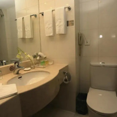 Beijing Continental Grand Hotel 3* Номер Делюкс с различными типами кроватей