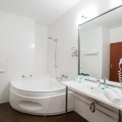 Отель Hanza Hotel Польша, Гданьск - 2 отзыва об отеле, цены и фото номеров - забронировать отель Hanza Hotel онлайн ванная